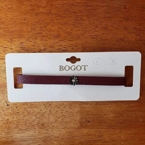 Faux red leather embellished adj. choker‎